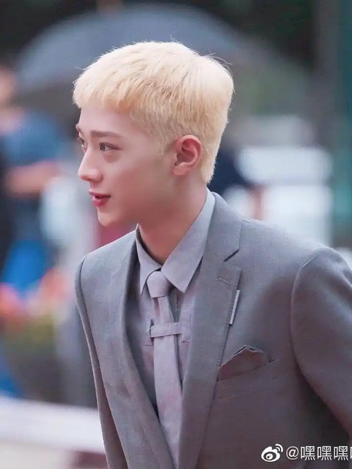 被侧脸鲨了的一天赖冠霖