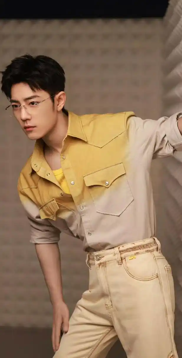 看看肖战的腿,再看看肖战的腰,再看看肖战的体重和身高,少吃点吧