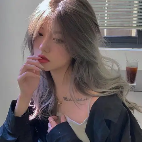 分享几个很适合当头像的ins美女