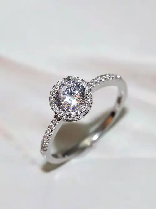 s925纯银一克拉钻戒女士仿真莫桑求婚戒指不掉色锆石情侣结婚钻石