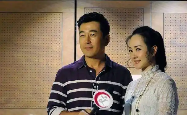 原创50岁王志飞老来得女,放弃小16岁张歆艺,3天闪婚小15岁张定涵_李健