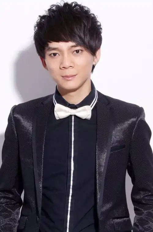 90后都认识的网络歌手许嵩功成名就刀郎发福六哲成网红