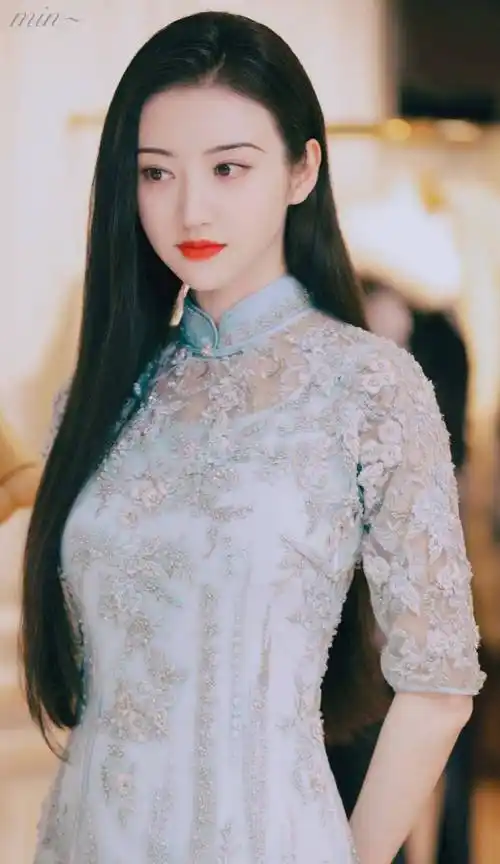 原创司藤中景甜28套旗袍造型霸气女王万种时尚实力演绎人间富贵花