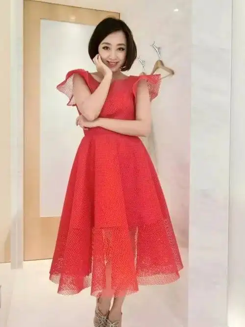 男女主持各带一队pk,男主持会每天准备三道只有男生才懂的问题考倒女