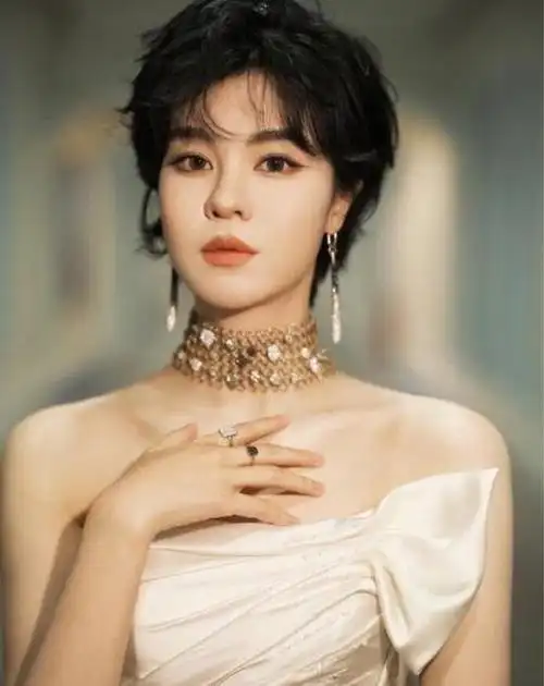 郁可唯长相甜美,唱功中上,具备不错的天赋和实力.