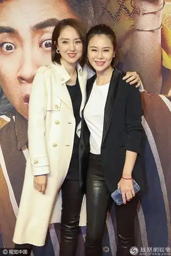 有种闺蜜叫董璇关悦!董璇知性甜美 和关悦牵手揽肩秀友情