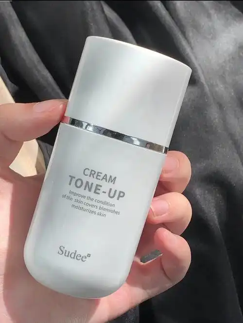 我之前一直觉得素颜霜是智商税也可能是之前用的假