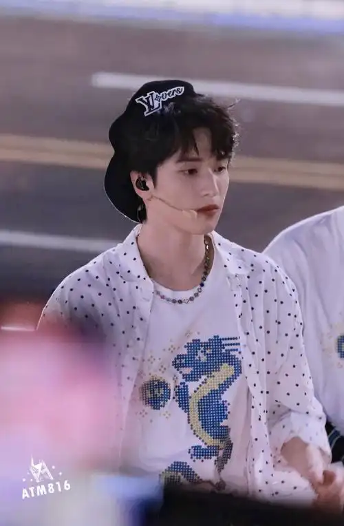 严浩翔超话78#湖南卫视跨年晚会#宝宝@时代少年团-严浩翔