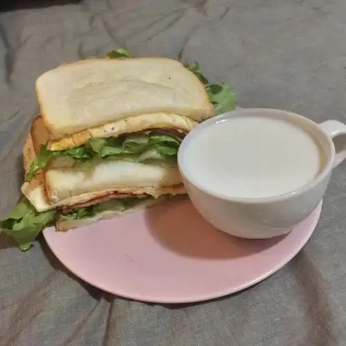 培根三明治 纯牛奶