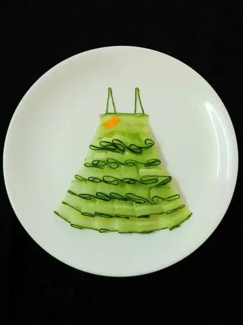 小梓妈咪做的创意黄瓜盘饰摆盘拼盘(有小裙子)