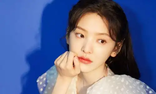 蔡徐坤和女星拍mv被喷他俩亲密互动还出圈要是流量早被嘲了