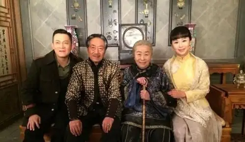 丑娘张少华83岁了仍拼命为子孙捞金与丈夫同框像极母子