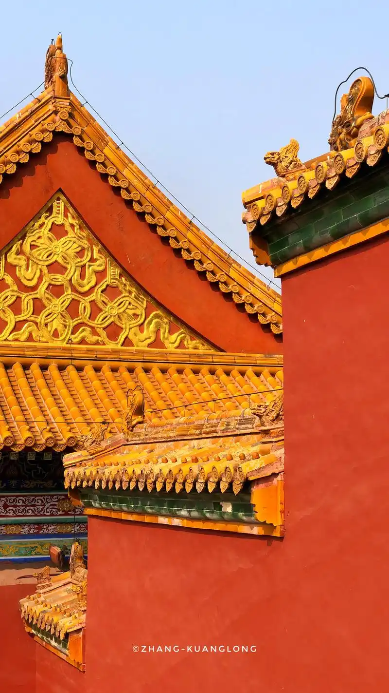 金碧辉煌紫禁城,红墙宫里万重门