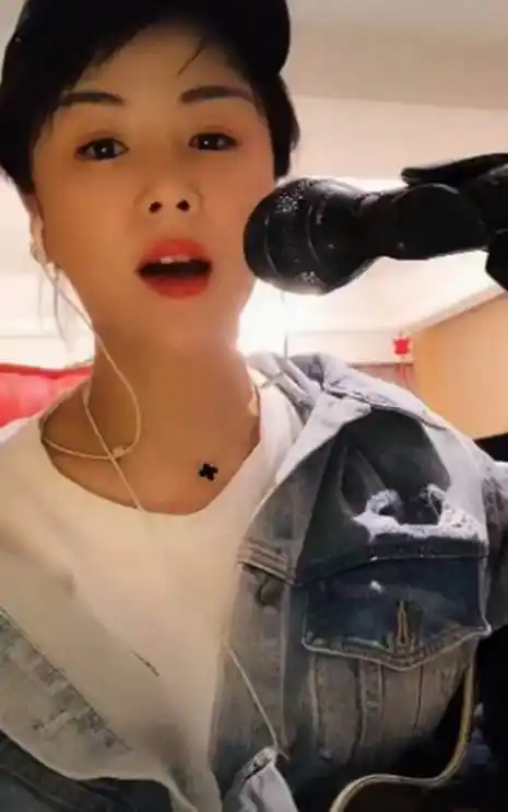 一首《狂浪》赚千万,从流浪歌手变成顶级网红_首歌_嗓音_全网