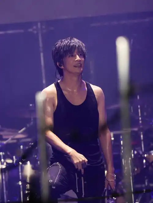 分享几张薛之谦生图