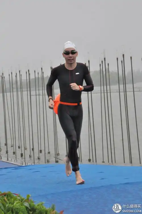 从泳池到江河湖海:游泳装备选购与野泳神器推荐