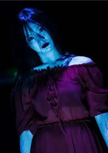 红衣女鬼角色介绍_隔壁惊魂演员表红衣女鬼_电影_吉剧网