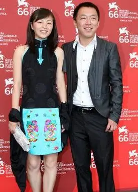 黄渤和妻子小欧(资料图)