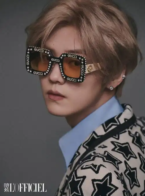 鹿晗时装金九杂志照雀斑妆金色小卷毛