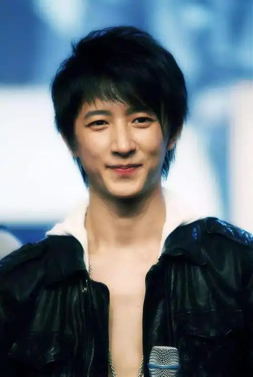 看《传家》里的韩庚个人资料简介(从流量到演员,会打多少数据红人的脸