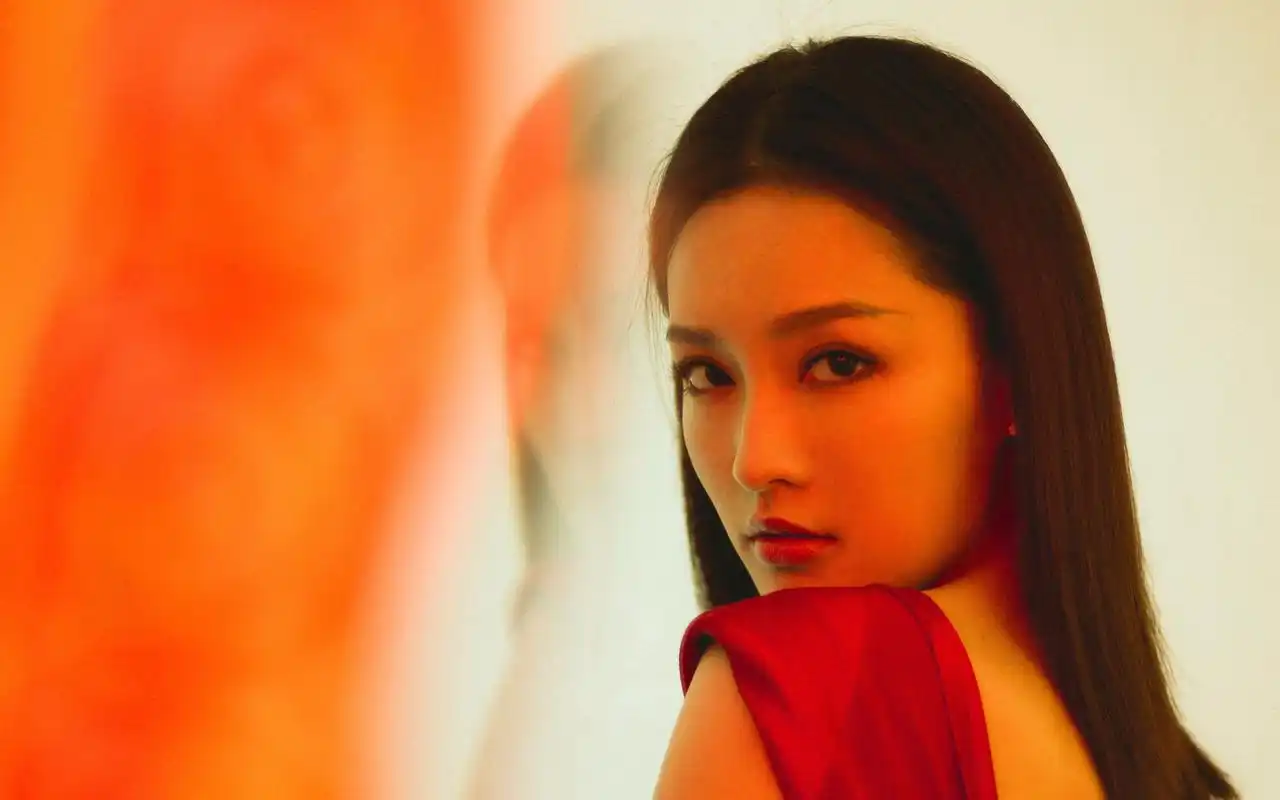 李沁性感礼服写真高清壁纸