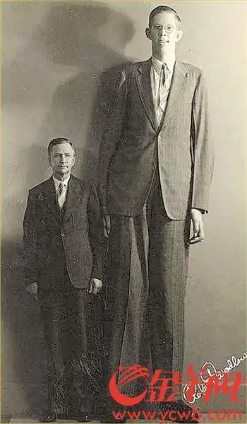 世界上最高的人身高272米的优雅巨人