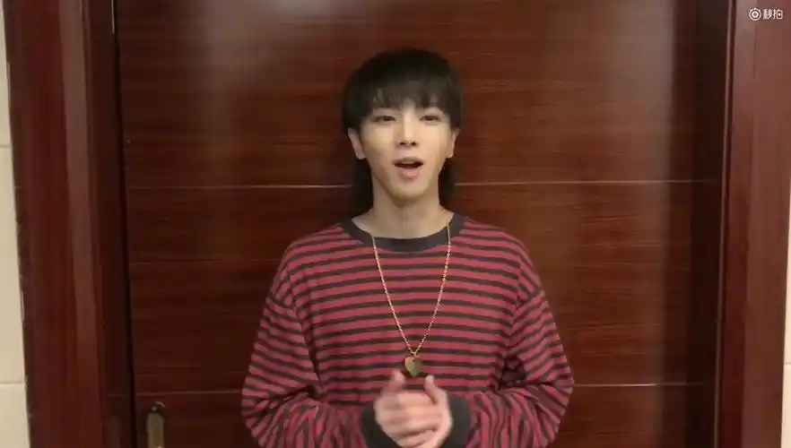 【华晨宇】绝对没看过大哥系列!说正事专用手势又出现了!