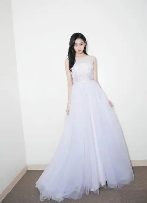 关晓彤白纱礼服双11狂欢夜活动现场图片27