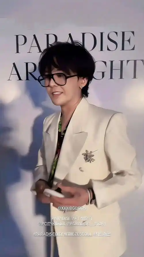 帅气高清照:权志龙穿上白色西装