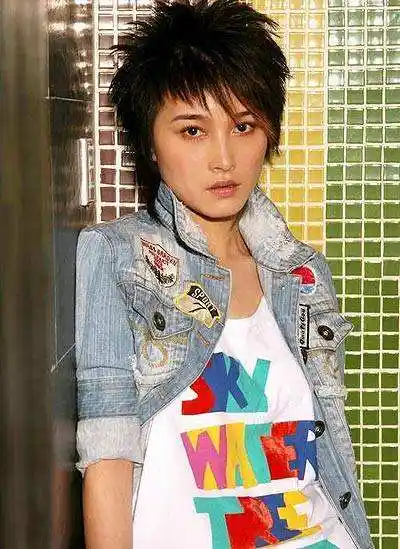 她是06届最可惜的超女,没想到现在变成这样,网友:这是谁?