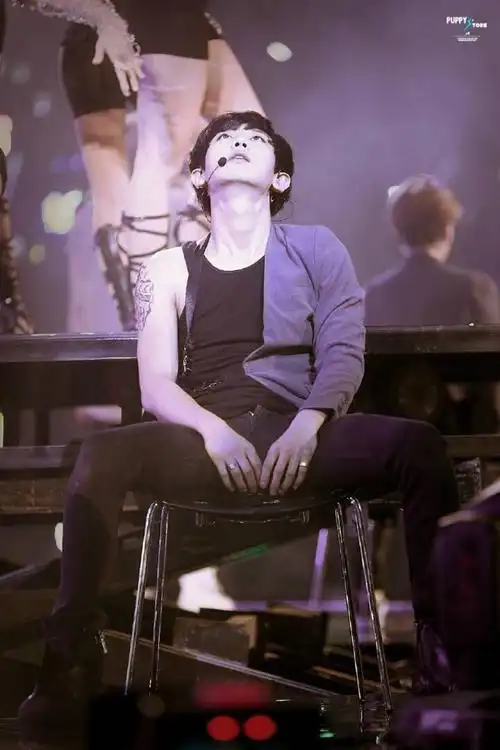 exo 朴灿烈 宝贝儿你拉链爆开了耶.