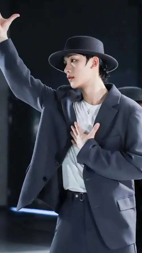 真是太精致了令人着迷的帅气颜值@时代少年团-丁程鑫