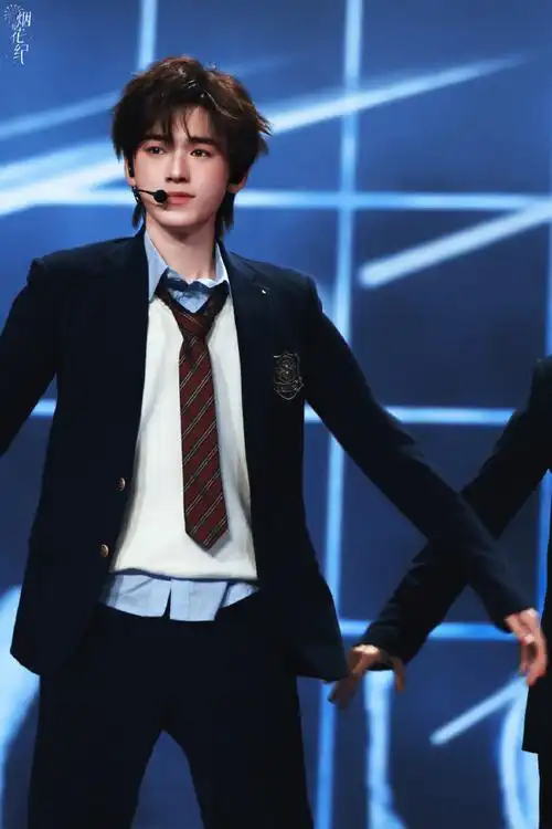 置顶宋亚轩超话    240113#微博之夜#    你看到的我是蓝色的    hash