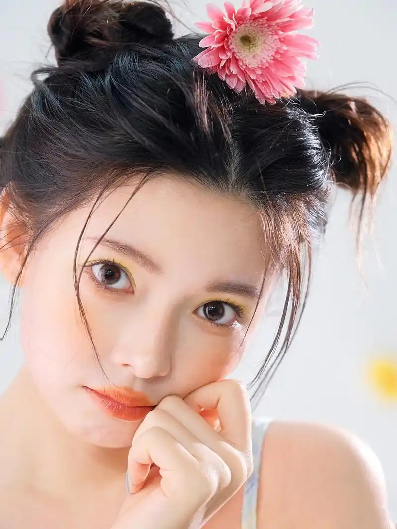 甜妹的治愈系笑容 迫不及待想过春天了!