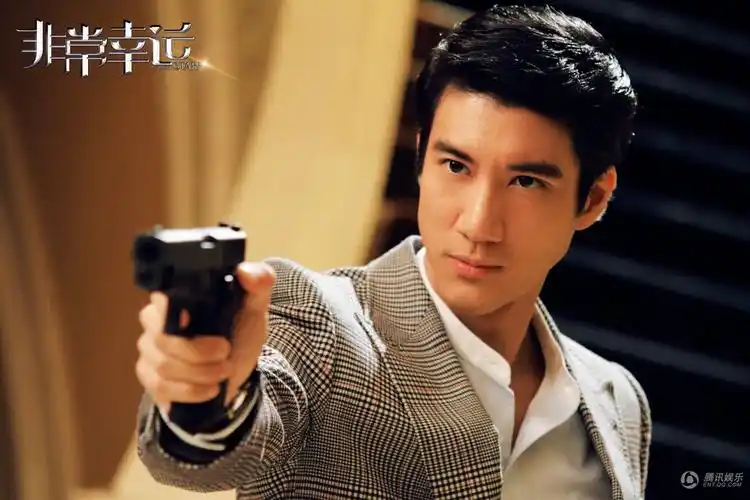 《非常幸运》首曝预告片 王力宏戏水大秀背肌(高清)