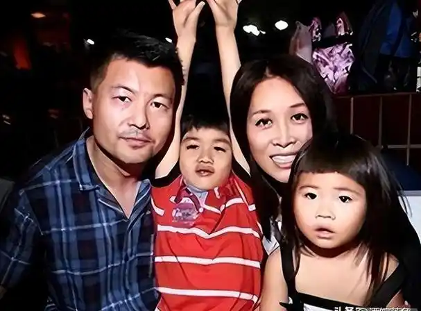 母亲再婚治愈那英儿子被父亲抛弃的阴影