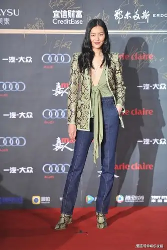 刘雯的时尚穿搭展现超模的高级气质