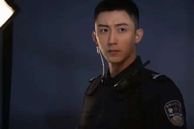 看见黄景瑜的新作品《维和防暴队》的预告就很让人热血沸腾97预告片