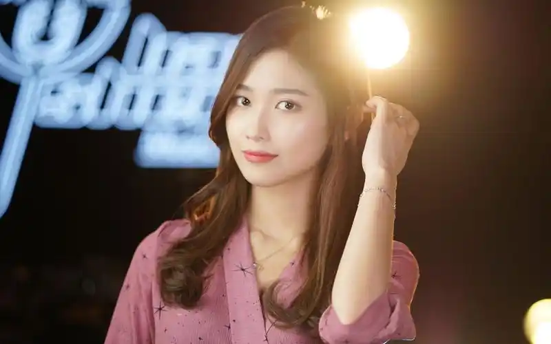 《无名之辈》插曲《光》,听着就很享受 旋律超赞