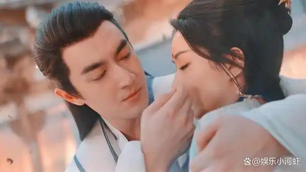 难怪导演邓科发文感谢赵丽颖与凤行全员上桌离不开她的大格局