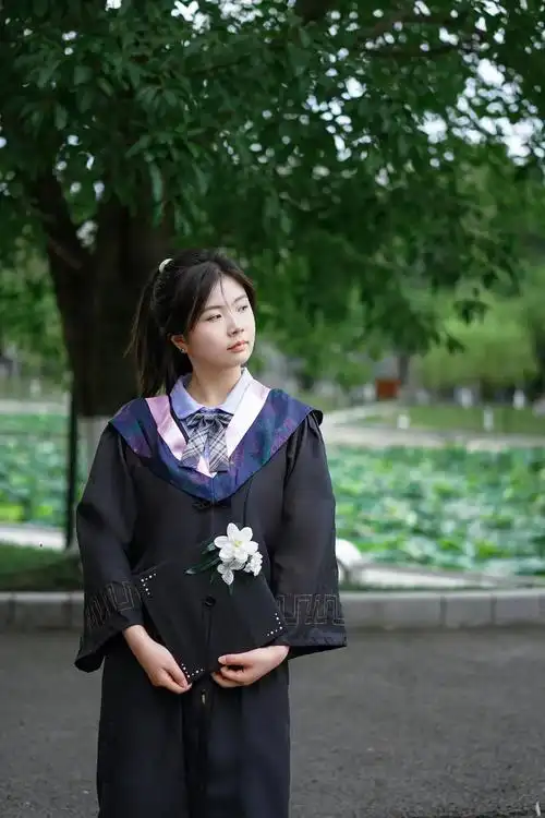 大学最后一套新皮肤#毕业95 #学士服 #3000粉领 - 抖音