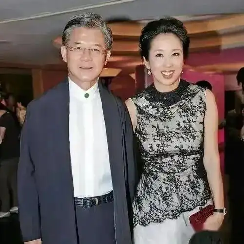 朱玲玲的烦恼:二儿子霍启山39岁未婚,小儿子霍启仁34岁游戏人间