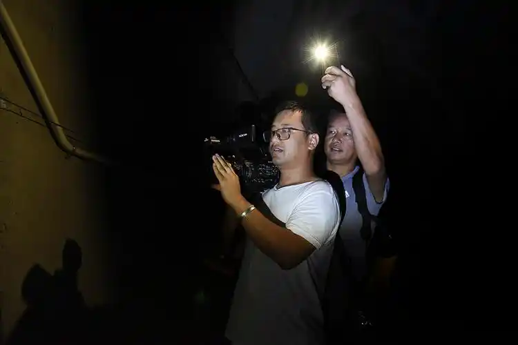 【记者节特辑】现场工作照,记录记者的坚守与奉献 _光明网