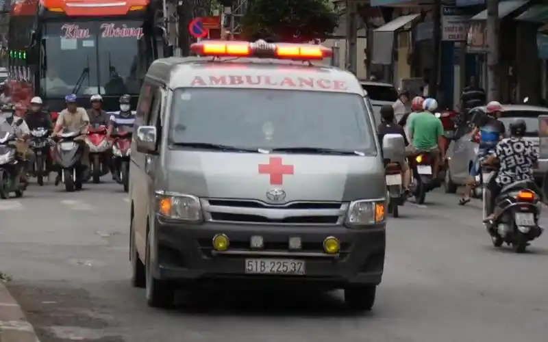 【罕见街拍】越南胡志明市(西贡)救护车的机械警报音