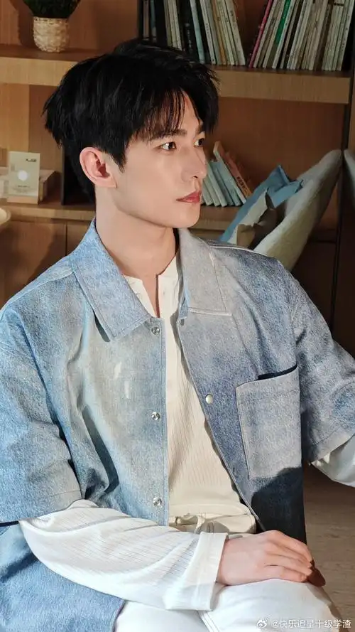 杨洋校园学长风##杨洋中调蓝色外套