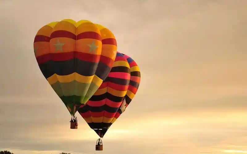 绚丽唯美热气球1280x960分辨率查看