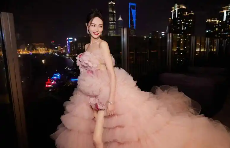 唐嫣回应凌晨红毯风波!