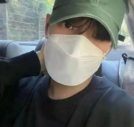 戴口罩的男生头像|青春才几年 疫情占三年