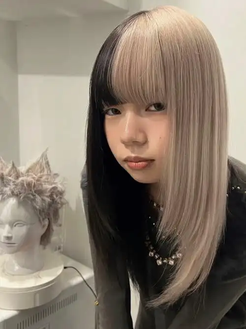 双色染阴阳头黑色搭配奶茶色日系少女