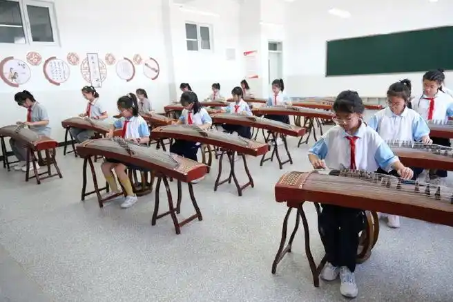 小学授牌成立,@中国人口福利基金会@北斗星空爱心基金向学校共捐赠163